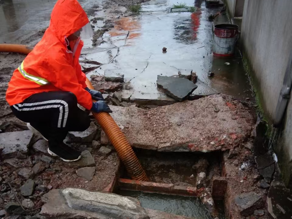 牟平专业清理污水池 炜誉市政以规范流程守护城市 “肠道”