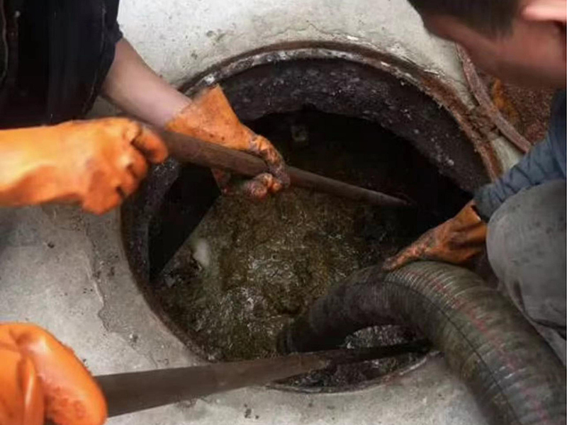 牟平清理化粪池时如何避免沼气的危害?